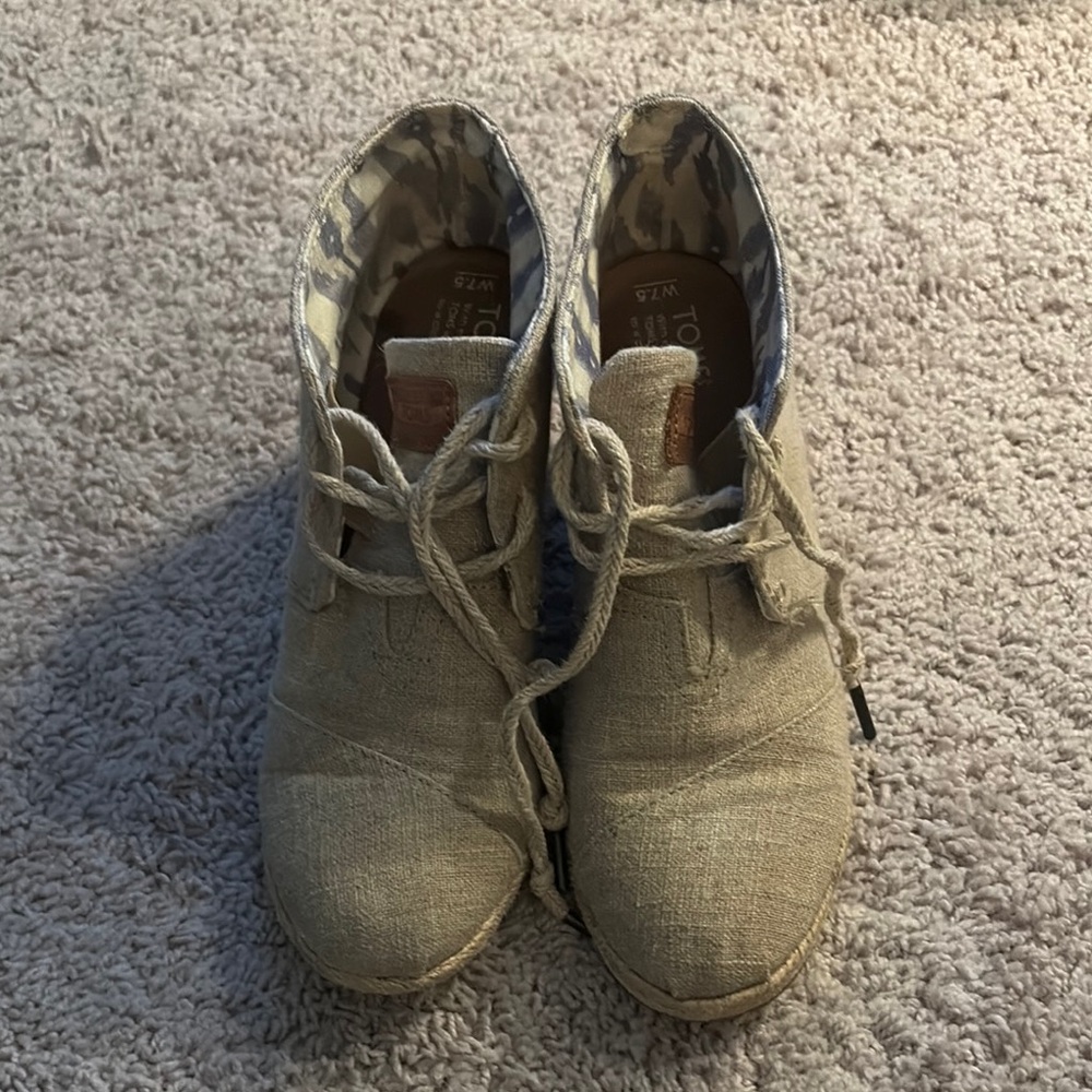 TOMS Tan Lace-Up Canvas Wedges Size 7.5